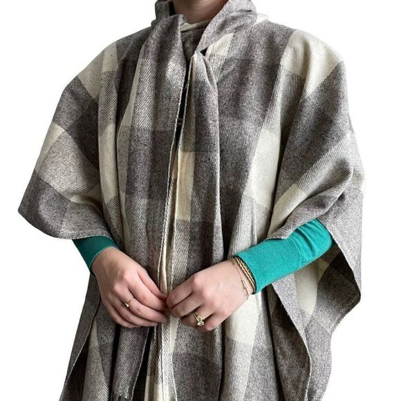 Vintage Unisex 1970s Checkered Cream Gray 100% Wool Hippie Western Poncho One Sz - Picture 8 of 10